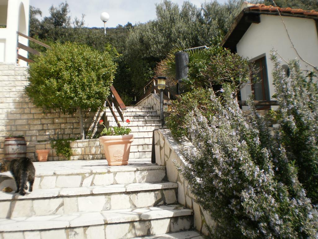 Apartments Pinezic Martinšćica Eksteriør billede