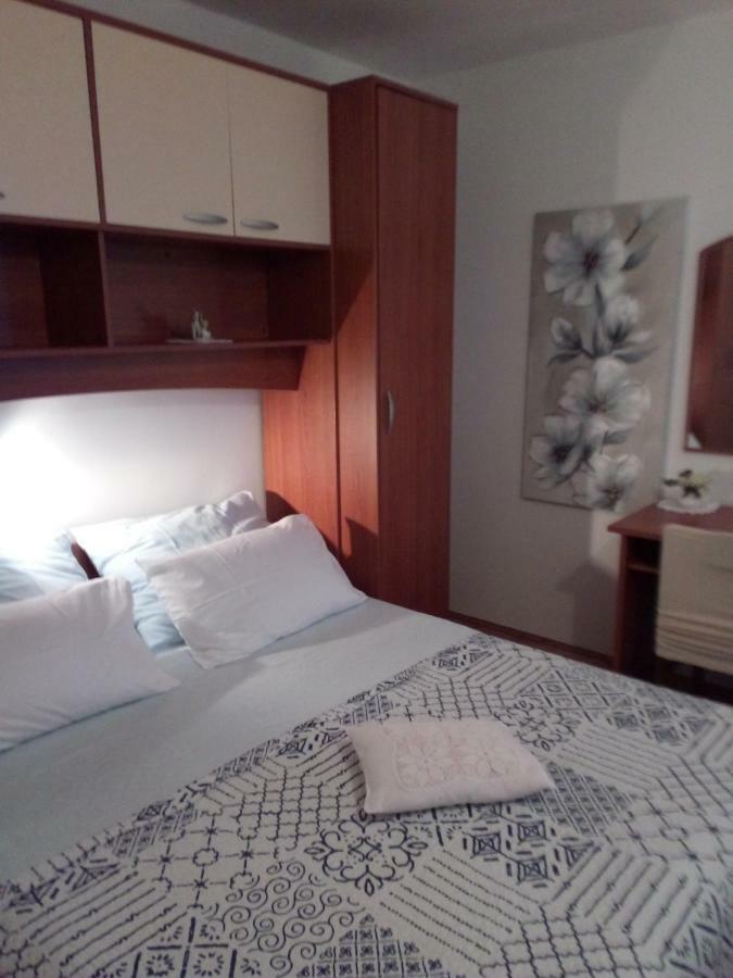 Apartments Pinezic Martinšćica Eksteriør billede